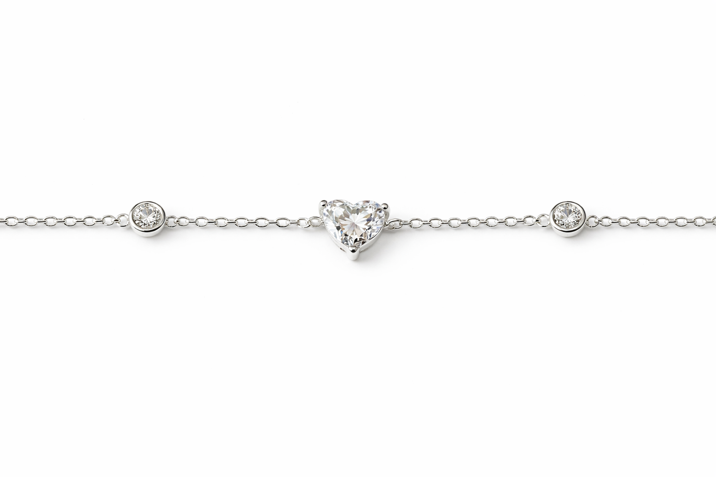 Diamond-Inspired Heart Bracelet in 925 Sterling Silver