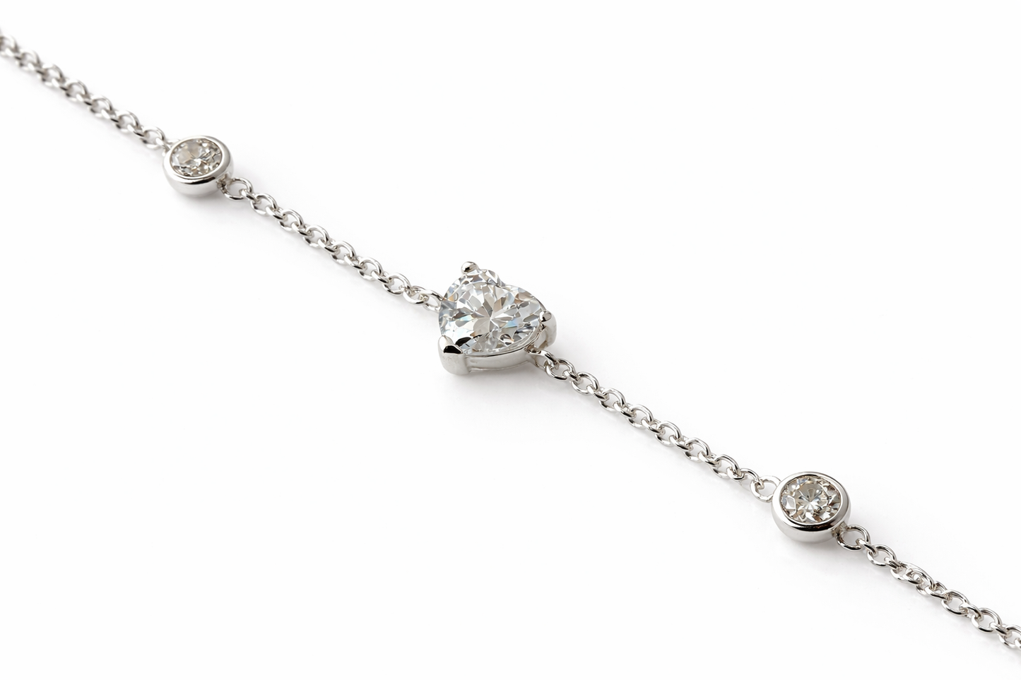 Diamond-Inspired Heart Bracelet in 925 Sterling Silver